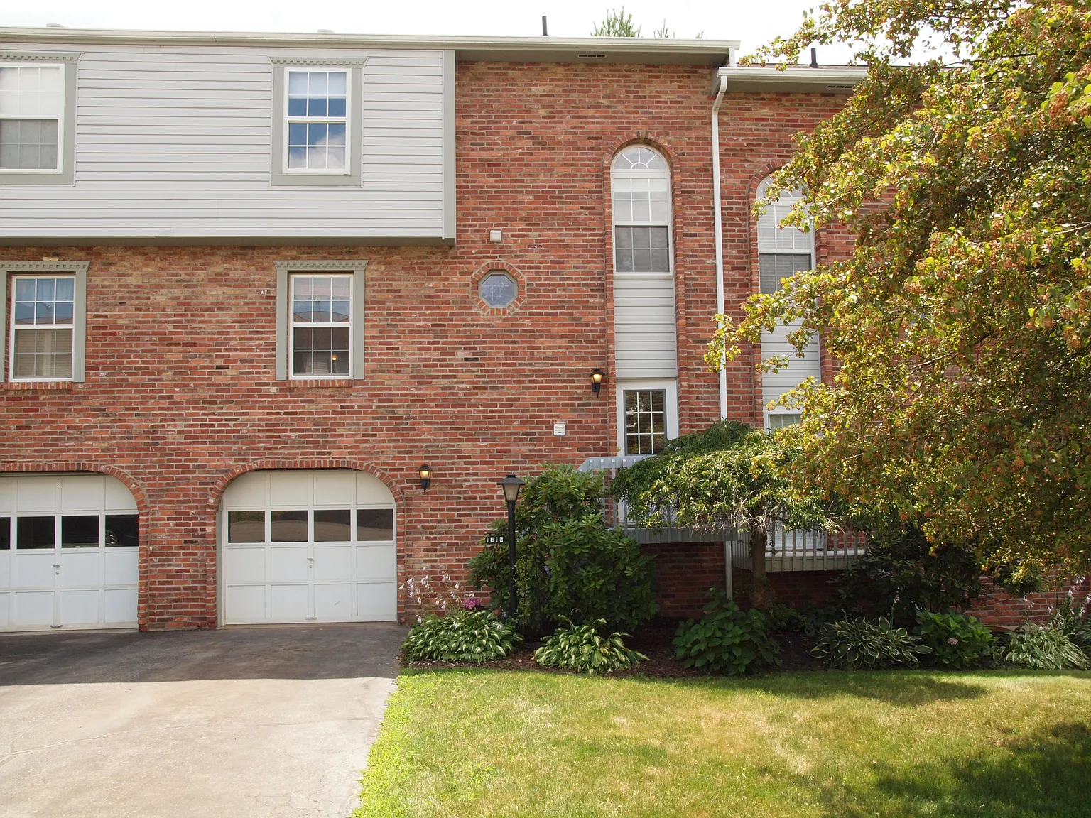 1416 Yorktowne Dr photo 1