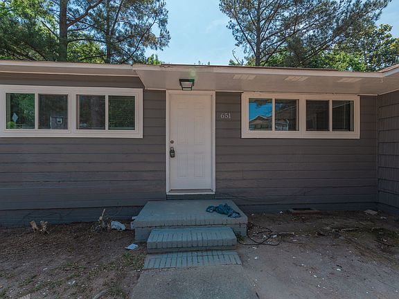 4th image of 651 Hutchinson Dr