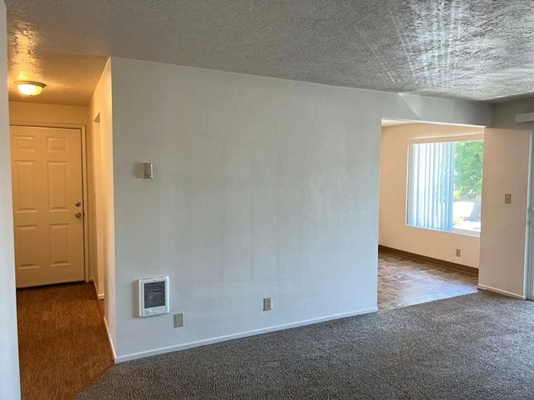 1125 Wyatt Ave — Photo 7