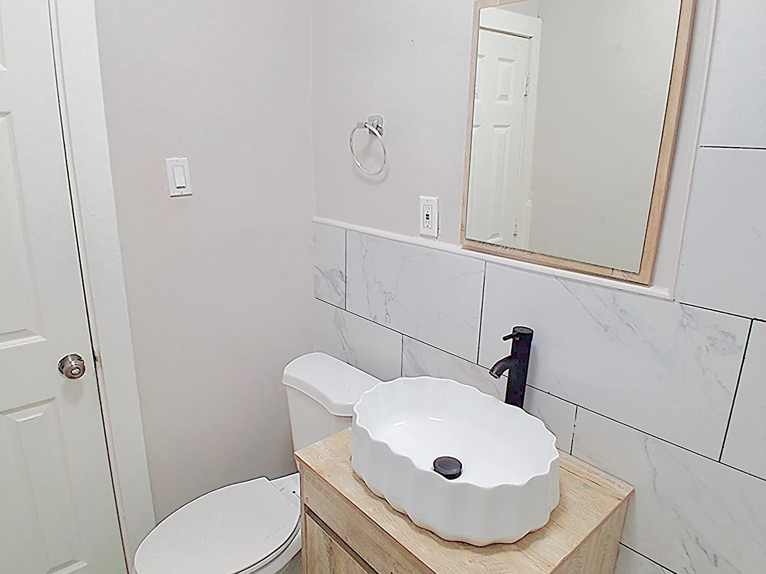 2 bed, 1100 sqft, $1,975 — Photo 2
