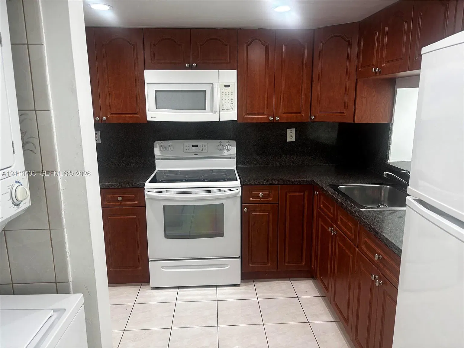 International Park Condo — Photo 2