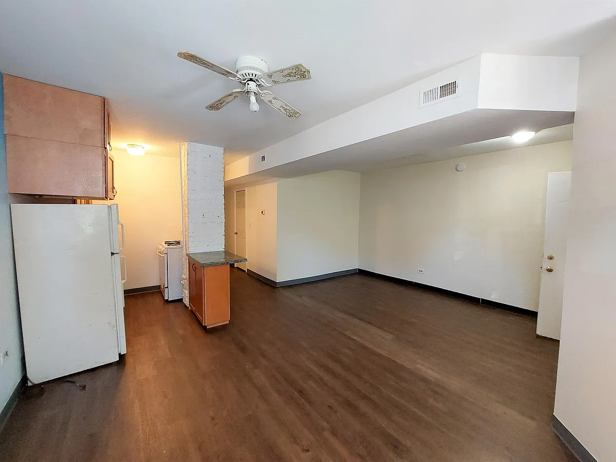 Building Photo - 2354 S Whipple St #GARDEN