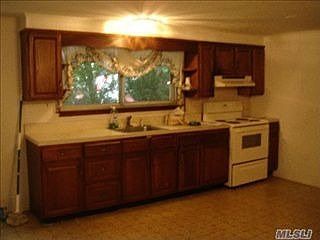 1st image of 35 Lynbrook Dr