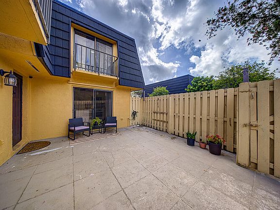 5th image of 187 Woodland Road