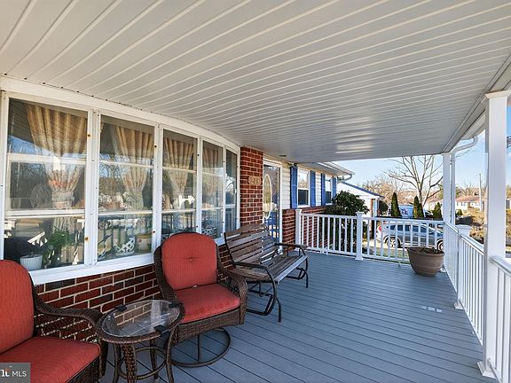 3rd image of 213 Stanlake Rd