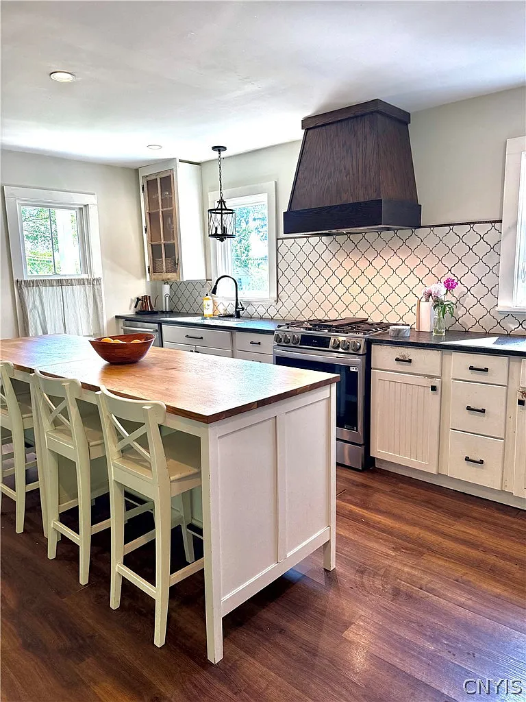 4 bed, 2.5 bath, 2942 sqft, $3,500 — Photo 4