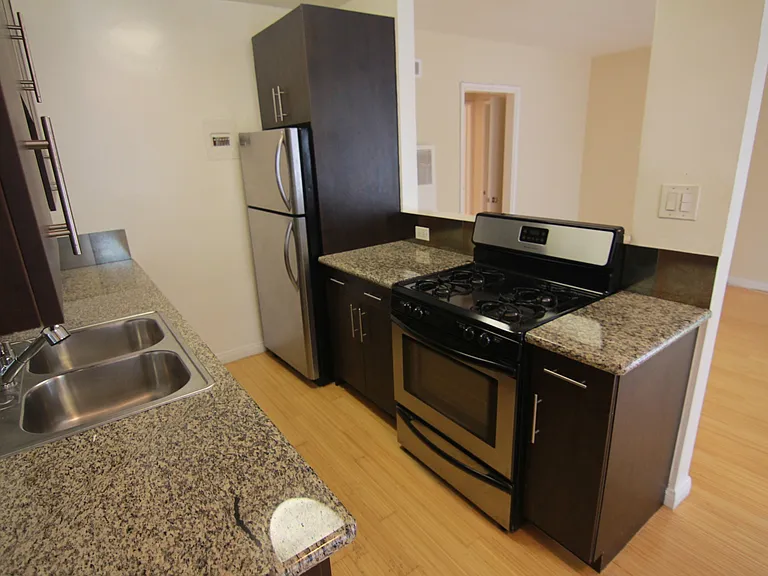 924 Hancock Ave #2 — Photo 3