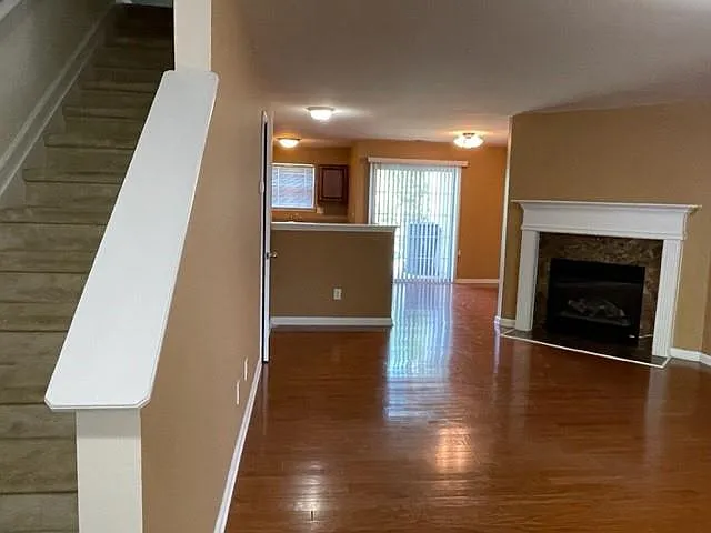 Building Photo - 708 Crestwell Cir SW