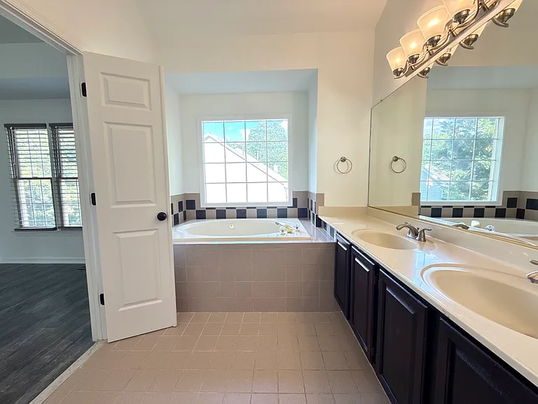 14604 Woodgate Manor Cir — Photo 25