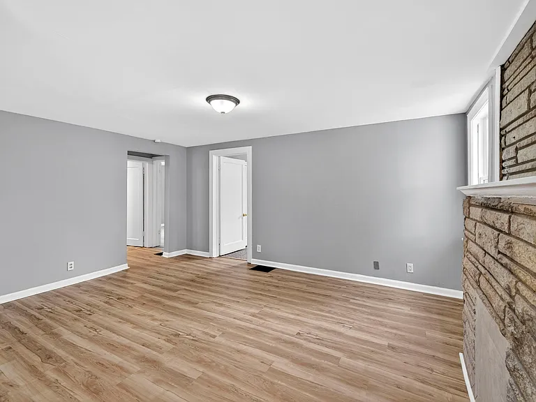 9386 Golden Gate Rd — Photo 6