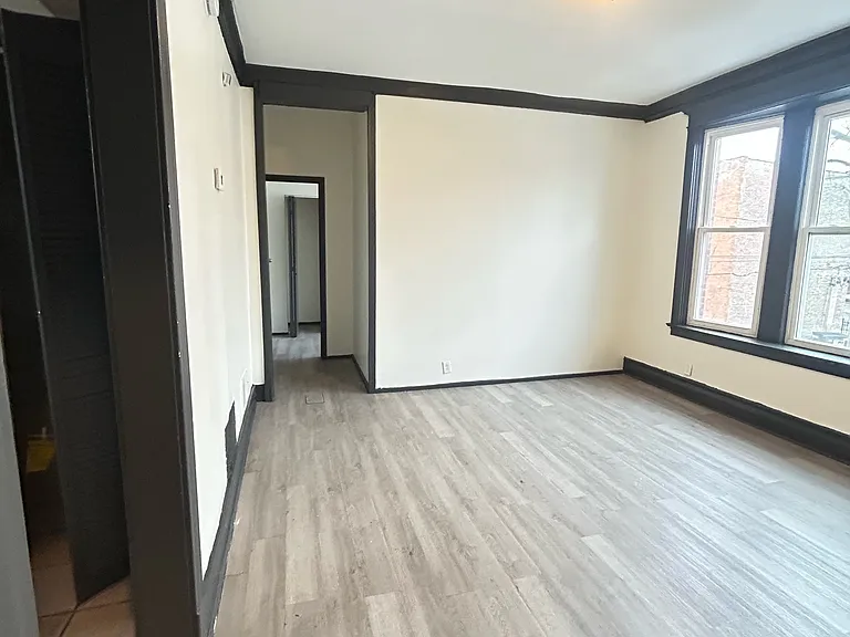 841 W 61st St #2 — Photo 2
