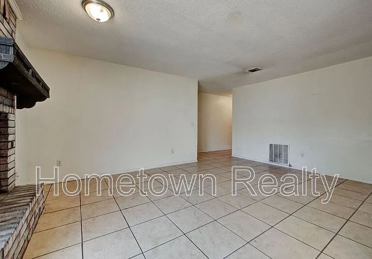 1109 NE 5th Ter — Photo 5