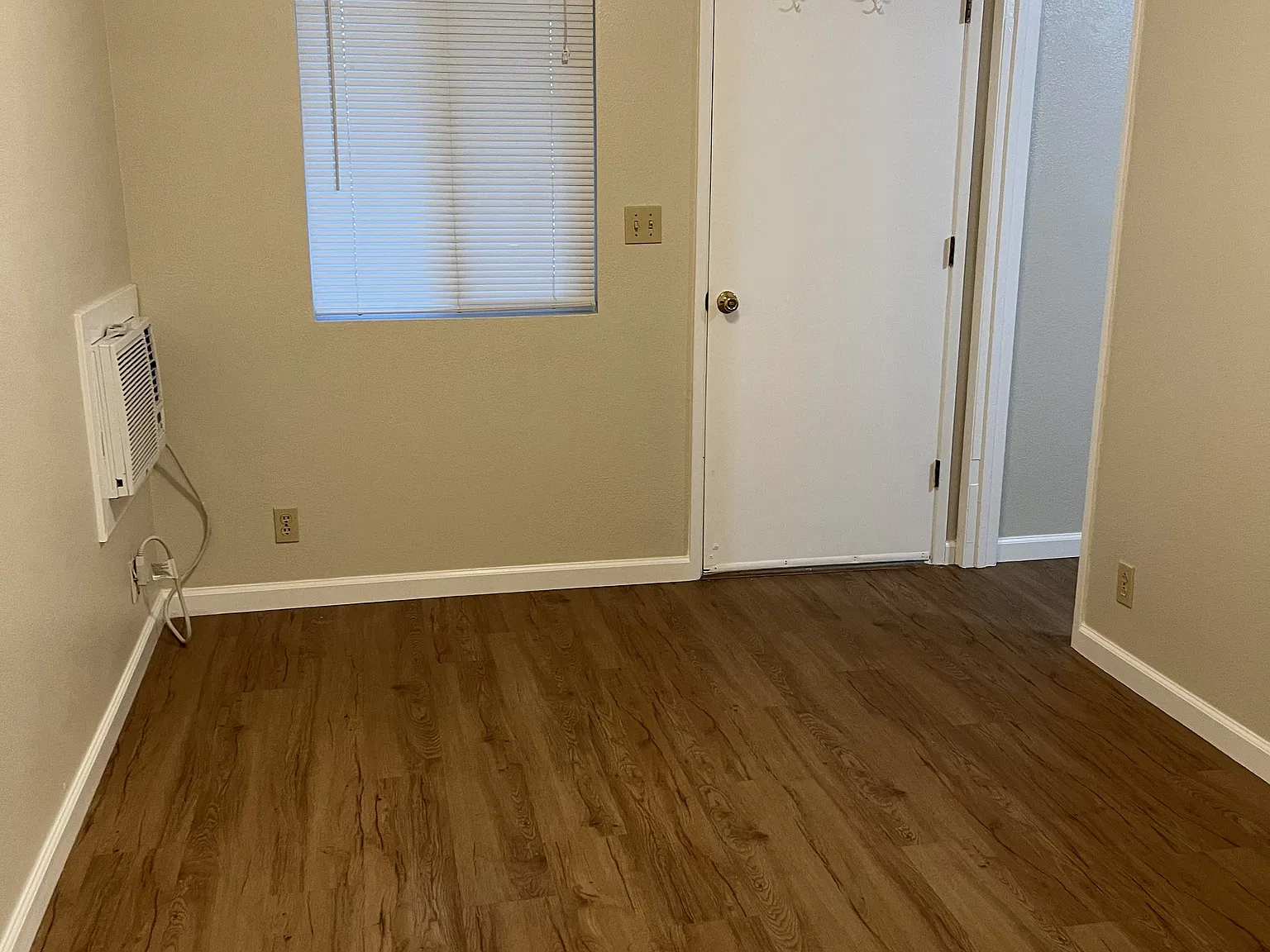 1 bed, 375 sqft, $1,000 — Photo 2