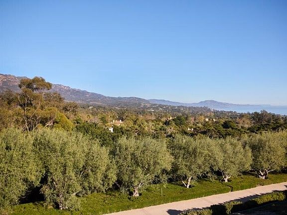 4th image of 2910 Sycamore Canyon Rd