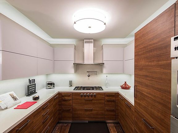 3rd image of 130 W 19th St