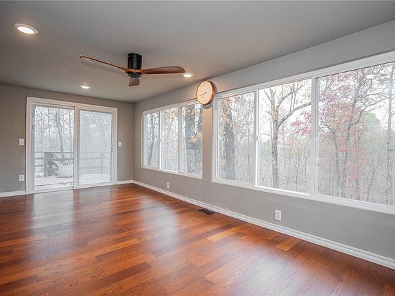 4th image of 44 Enfield Dr