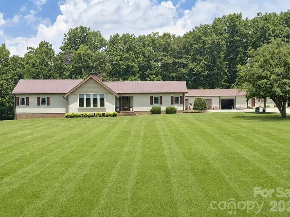 1368 Cajah Mountain Rd, Hudson, NC 28638