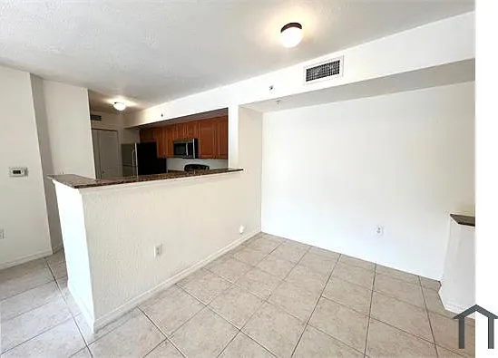 2 bed, 906 sqft, $2,300 — Photo 4