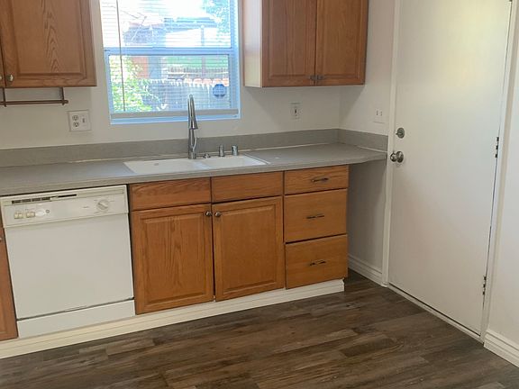 5th image of 621 Arvin St