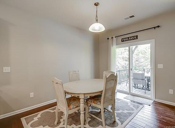 5th image of 140 Swamp Rose Dr