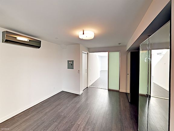 3rd image of 2104 Columbia St #2