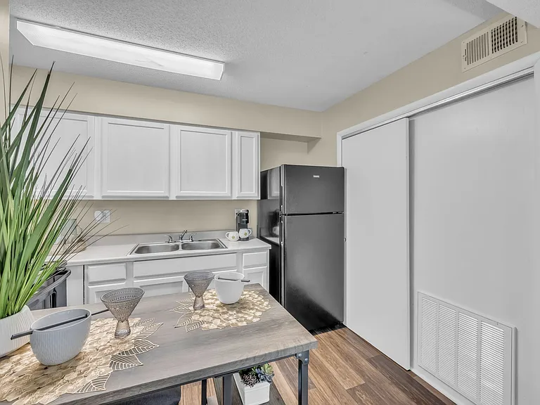 The Overlook Apartment Homes — Photo 15