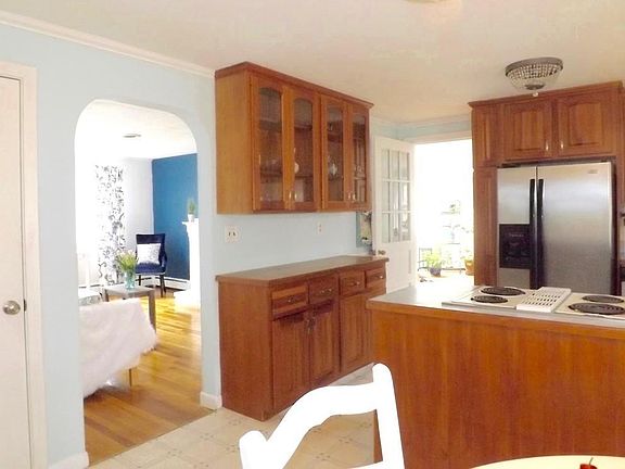 5th image of 6 Newport Ln