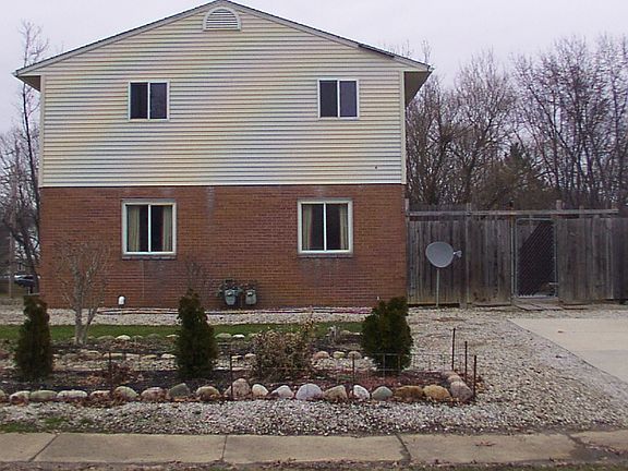 2nd image of 2506 & 2510 Maplehurst Dr