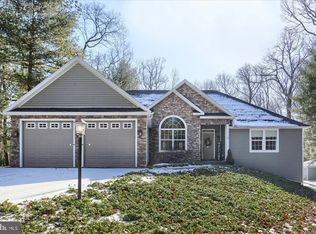 68 W Mountain Top Dr, Orrtanna, PA 17353