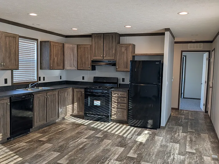 457 Apple St — Photo 2
