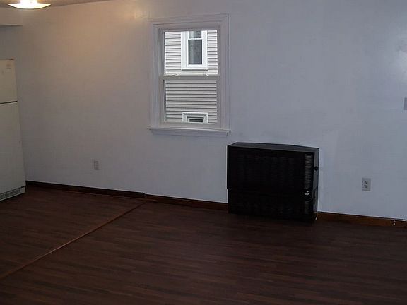 3rd image of 2 Farwell St