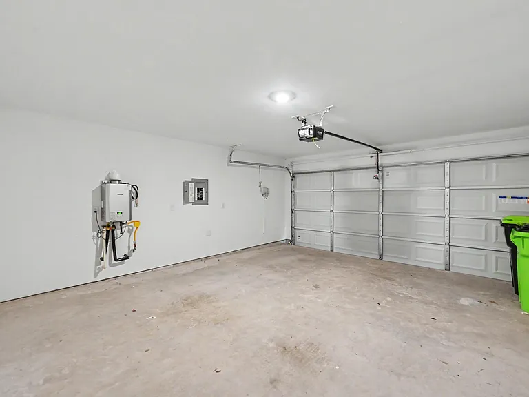 40839 Hawthorne Glades St — Photo 31