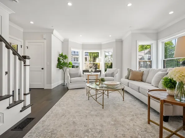 230 Bellevue St #1, Newton, MA 02458