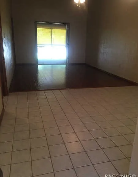 270 E Glassboro Ct — Photo 2