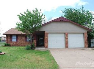 813 S Silver Leaf Dr, Moore, OK 73160