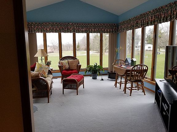 Sunroom (off of eating area)