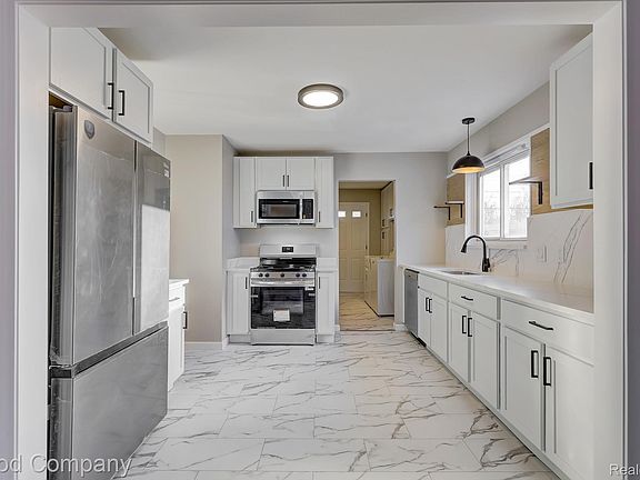 5th image of 550 Roth Blvd