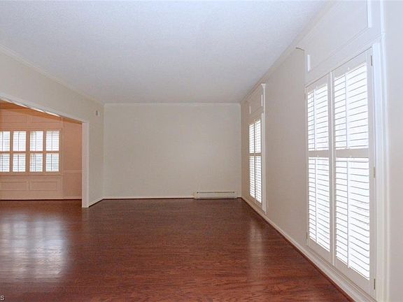 3rd image of 9 Fountain Manor Dr Unit F