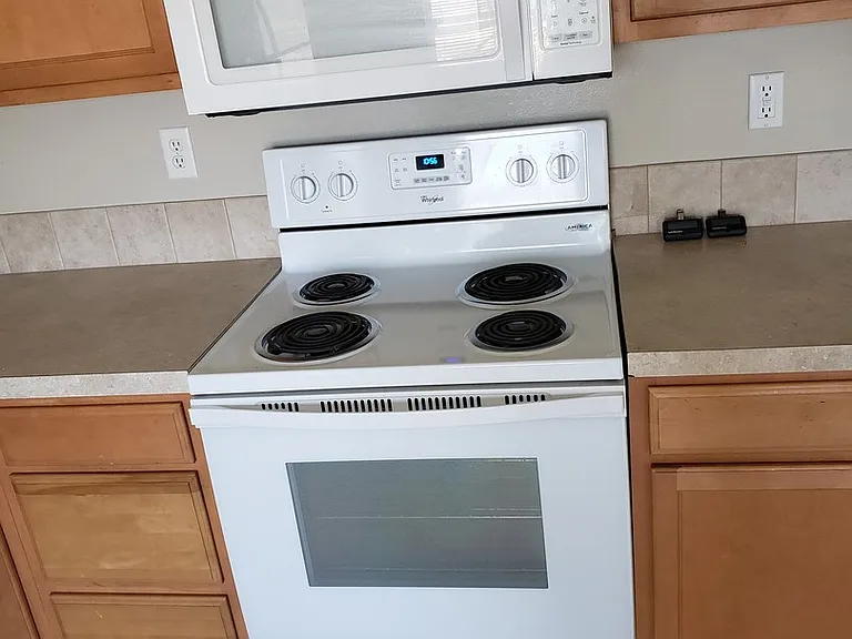 922 E 24th Street Ln — Photo 3