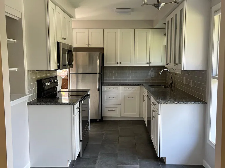1517 Catalina Dr — Photo 3