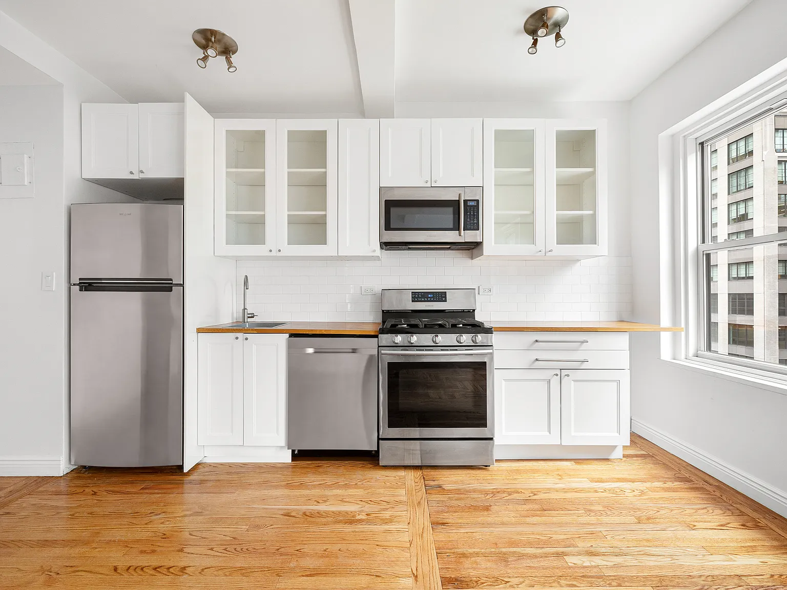 433 West 34th Street — Photo 3