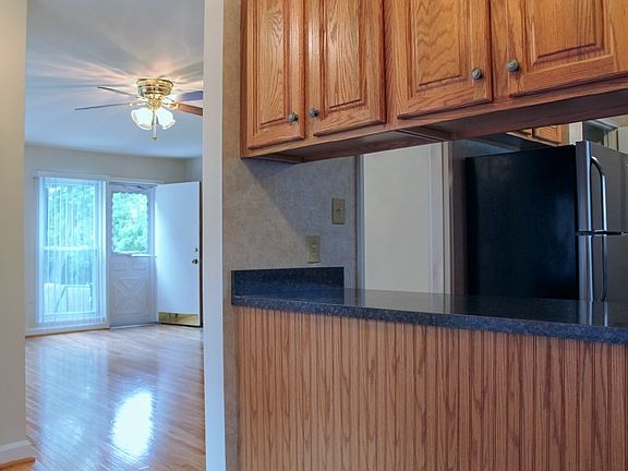 Separate breakfast nook!