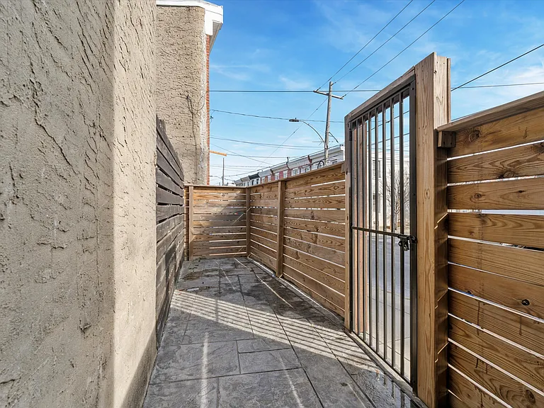 2521 E Dauphin St — Photo 10