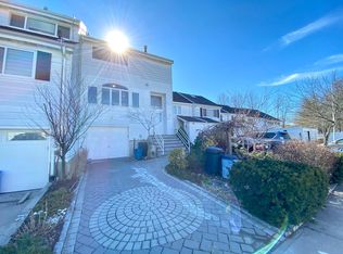26 Princeton Ln, Staten Island, NY 10312