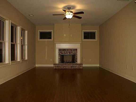 2nd image of 625 Aunt Lucy Ln SW Ste 6