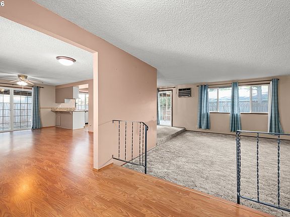 4th image of 2215 Princeton Dr