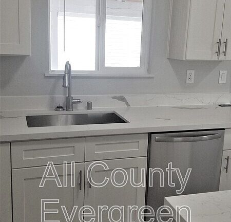 4th image of 216 Chicago Blvd S #A