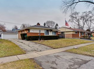 320 Jeffery Ln, Wheeling, IL 60090