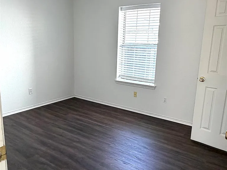 1747 Windy Park Cir — Photo 9