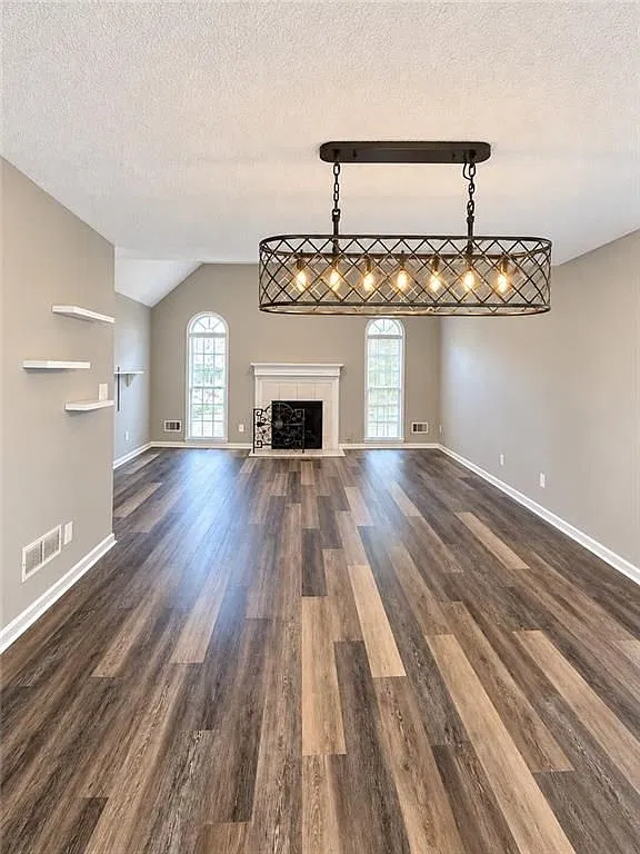 3 bed, 3.0 bath, 1692 sqft, $2,600 — Photo 4